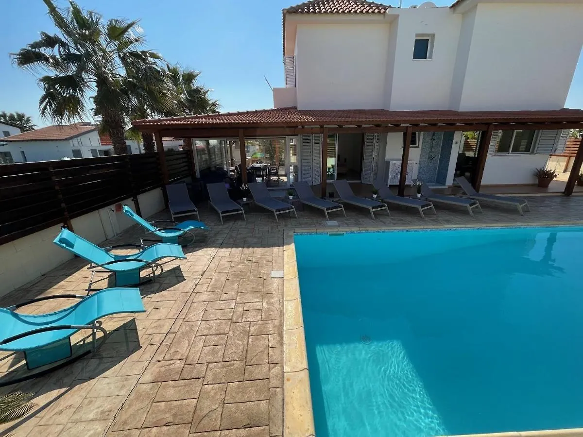Tarracotta Villa 4 Bedroom, Near איה נאפה