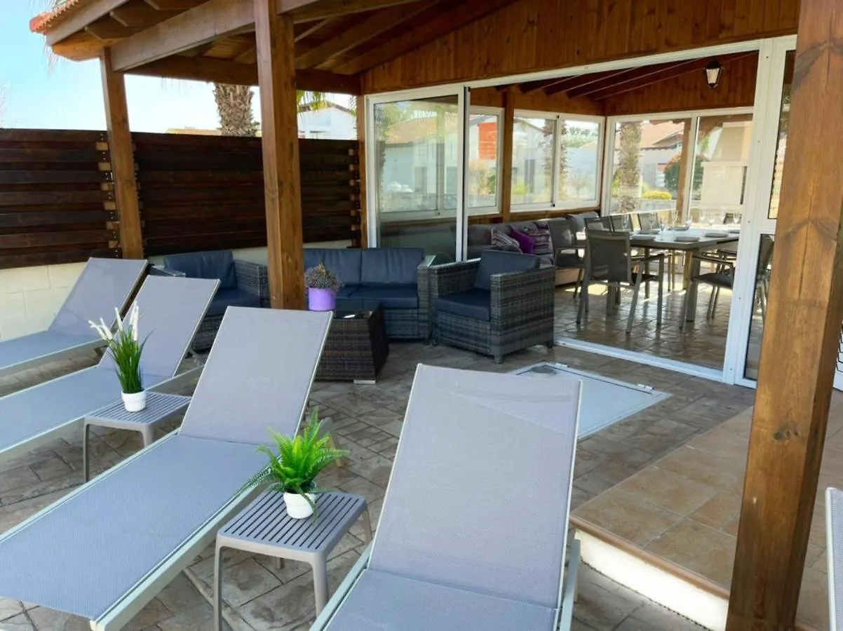 Tarracotta Villa 4 Bedroom, Near איה נאפה