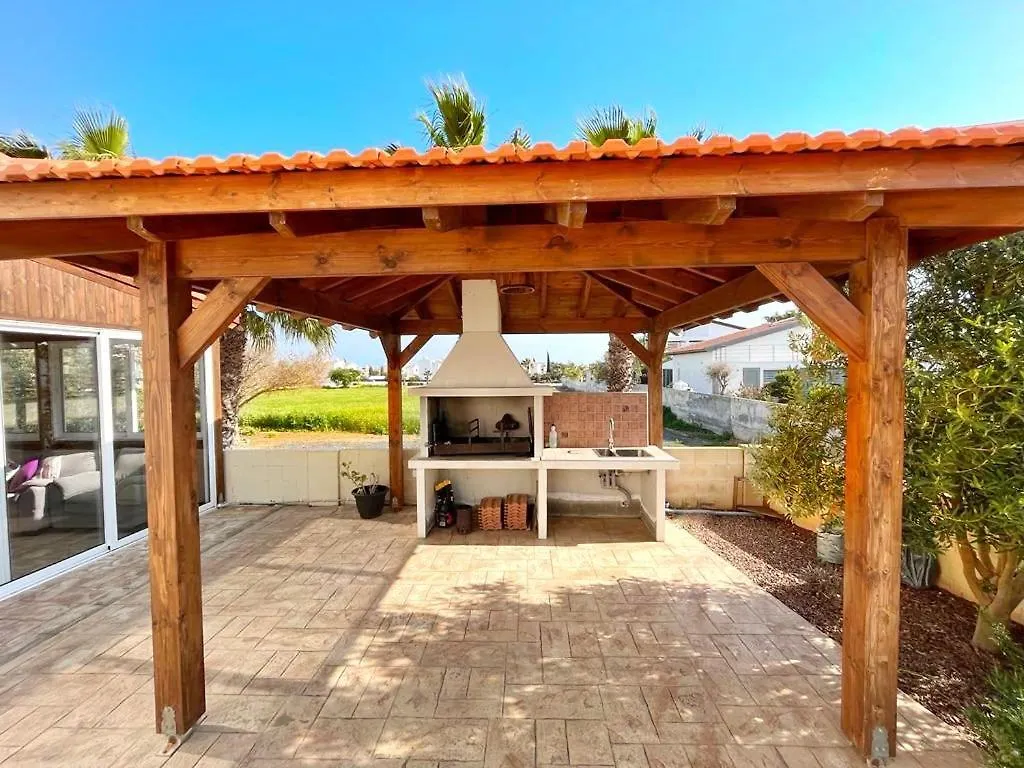 Tarracotta Villa 4 Bedroom, Near Ajía Nápa
