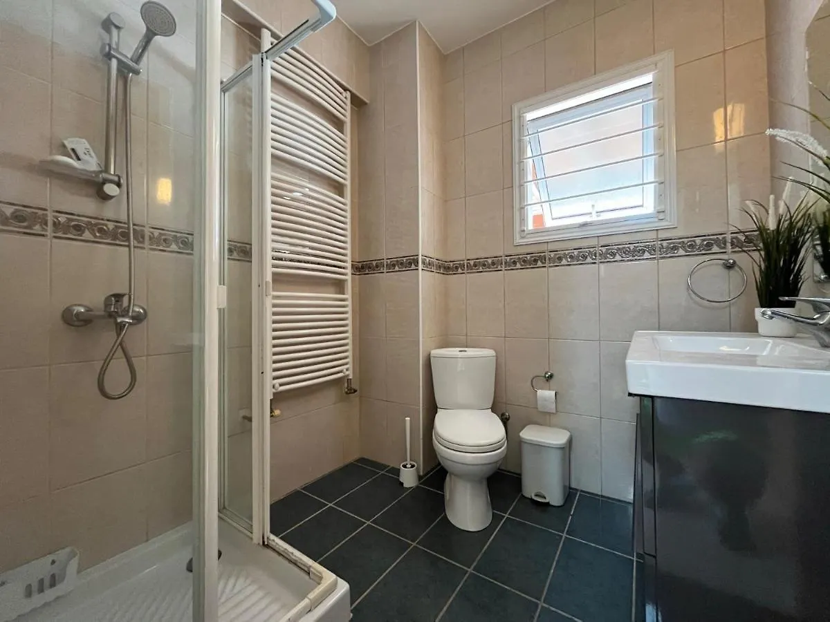 Tarracotta Villa 4 Bedroom, Near Ajía Nápa